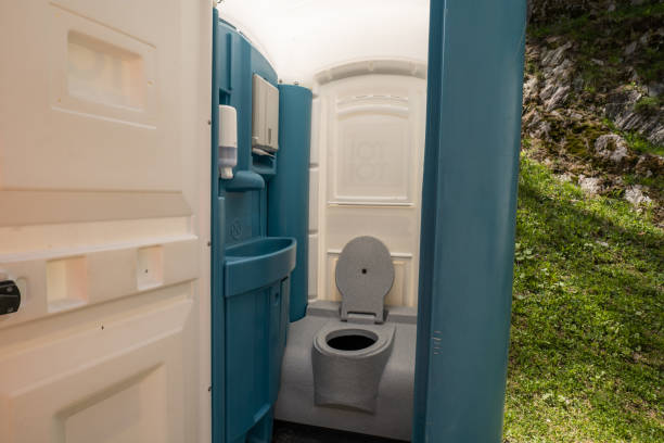 Porta potty delivery and setup in Cordry Sweetwater Lakes, IN